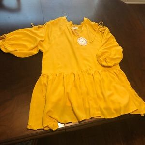 Umgee. Mustard oversized shirt with bell sleeves.